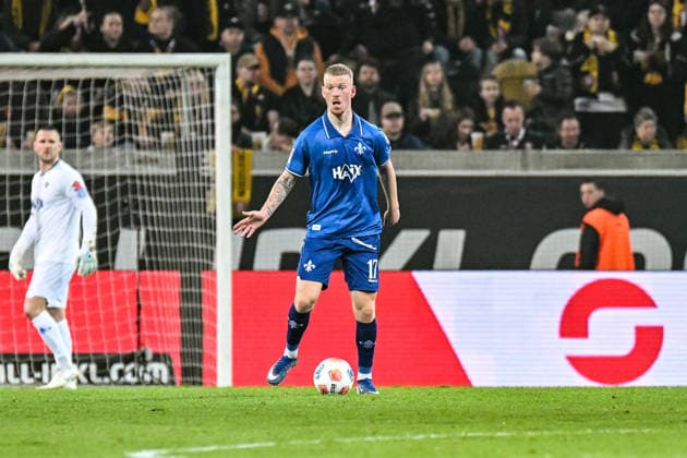 Soccer I Men I Season 2025 2026 I 2 Bundesliga I 24 Matchday I SG Dynamo Dresden SV Darmstadt 98 I 27 02 2026 Kai Klefisch 17, SV Darmstadt 98 plays the ball Crop, close-up, portrait, portrait, single photo, single image, body Dresden Rudolf Harbig Stadium Lennestr 12 Saxony Germany Copyright: xLobeca InesxHähnelx