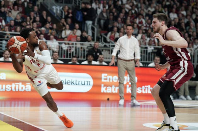 Latvia Poland Basketball, Riga, Latvia, 27.02.2026, FIBA, basketball, Latvia, Poland Jordan Loyd of Poland and Arturs Kurucs of Latvia in action during FIBA Basketball World Cup European qualifiers group F game between Latvia and Poland in Riga, Latvia, 27.02.2026. Photo: Roman Koksarov (RKF) Riga Latvia Copyright: xRomanxKoksarovx RKO06542.JPG