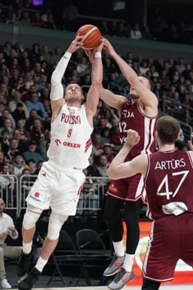 Latvia Poland Basketball, Riga, Latvia, 27.02.2026, FIBA, basketball, Latvia, Poland Mateusz Ponitka of Poland and Arturs Strautins of Latvia in action during FIBA Basketball World Cup European qualifiers group F game between Latvia and Poland in Riga, Latvia, 27.02.2026. Photo: Roman Koksarov (RKF) Riga Latvia Copyright: xRomanxKoksarovx RKO06548.JPG