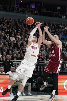 Latvia Poland Basketball, Riga, Latvia, 27.02.2026, FIBA, basketball, Latvia, Poland Mateusz Ponitka of Poland and Arturs Strautins of Latvia in action during FIBA Basketball World Cup European qualifiers group F game between Latvia and Poland in Riga, Latvia, 27.02.2026. Photo: Roman Koksarov (RKF) Riga Latvia Copyright: xRomanxKoksarovx RKO06548.JPG