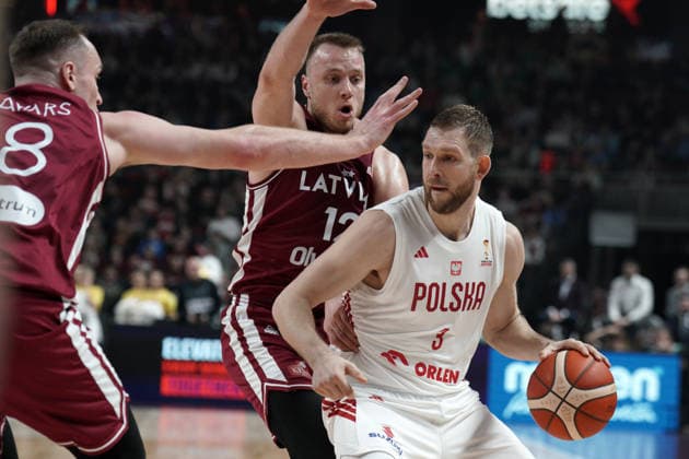 Latvia Poland Basketball, Riga, Latvia, 27.02.2026, FIBA, basketball, Latvia, Poland Michal Sokolowski of Poland and Arturs Strautins of Latvia in action during FIBA Basketball World Cup European qualifiers group F game between Latvia and Poland in Riga, Latvia, 27.02.2026. Photo: Roman Koksarov (RKF) Riga Latvia Copyright: xRomanxKoksarovx RKO06682.JPG
