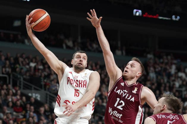Latvia Poland Basketball, Riga, Latvia, 27.02.2026, FIBA, basketball, Latvia, Poland Kamil Laczynski of Poland and Arturs Strautins of Latvia in action during FIBA Basketball World Cup European qualifiers group F game between Latvia and Poland in Riga, Latvia, 27.02.2026. Photo: Roman Koksarov (RKF) Riga Latvia Copyright: xRomanxKoksarovx RKO06711.JPG