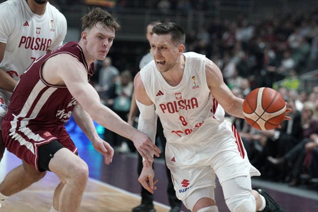Latvia Poland Basketball, Riga, Latvia, 27.02.2026, FIBA, basketball, Latvia, Poland Mateusz Ponitka of Poland and Marcis Steinbergs of Latvia in action during FIBA Basketball World Cup European qualifiers group F game between Latvia and Poland in Riga, Latvia, 27.02.2026. Photo: Roman Koksarov (RKF) Riga Latvia Copyright: xRomanxKoksarovx RKO06775.JPG