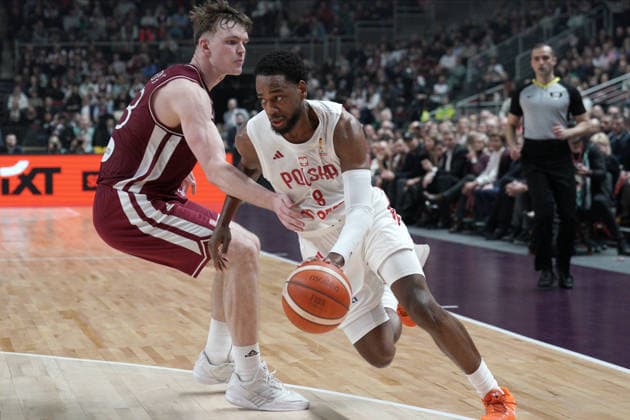 Latvia Poland Basketball, Riga, Latvia, 27.02.2026, FIBA, basketball, Latvia, Poland Jordan Loyd of Poland and Marcis Steinbergs of Latvia in action during FIBA Basketball World Cup European qualifiers group F game between Latvia and Poland in Riga, Latvia, 27.02.2026. Photo: Roman Koksarov (RKF) Riga Latvia Copyright: xRomanxKoksarovx RKO06786.JPG