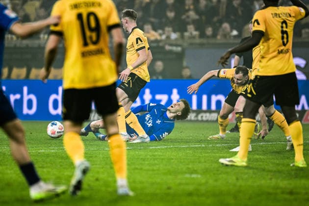 Soccer I Men I Season 2025 2026 I 2 Bundesliga I 24 Matchday I SG Dynamo Dresden SV Darmstadt 98 I 27 02 2026 Luca Marseiler 8, SV Darmstadt 98 screams in pain after a foul by Jakob Lemmer 10, SG Dynamo Dresden Dresden Rudolf Harbig Stadion Lennestr 12 Saxony Germany Copyright: xLobeca InesxHähnelx