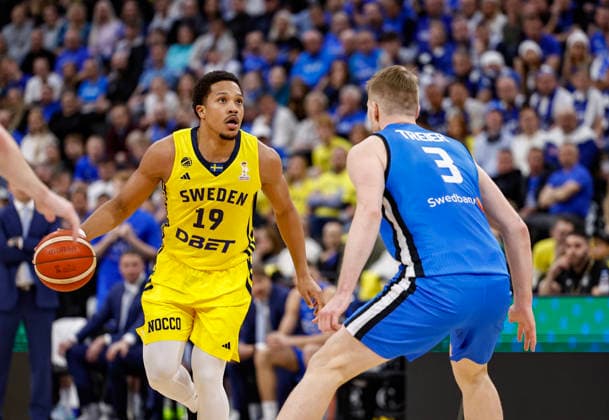 Sweden s Melwin Pantzar against Estonia s Kaspar Treier during the FIBA World European Cup Qualifier game between Sweden and Estonia, first round group H, at Avicii Arena in Stockholm, Sweden February 27, 2026 STOCKHOLM SWEDEN x1081x  Copyright: xFredrikxPerssonx TTx BASKETBALL WORLD CUP QUALIFIER SWEDEN-ESTONIA