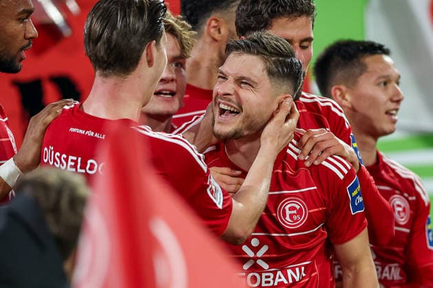 27 02 2026, Fußball, Fortuna Düsseldorf VfL Bochum, 2 Fußball Bundesliga, Merkur Spiel Arena, Saison 2025 2026 Torjubel nach dem Tor zum 2 0 durch Torschütze Florent Muslija Fortuna Düsseldorf 24 zusammen mit Cedric Itten Fortuna Düsseldorf 13 DFB regulations prohibit any use of photographs as image sequences and or quasi video Nordrhein Westfalen Germany