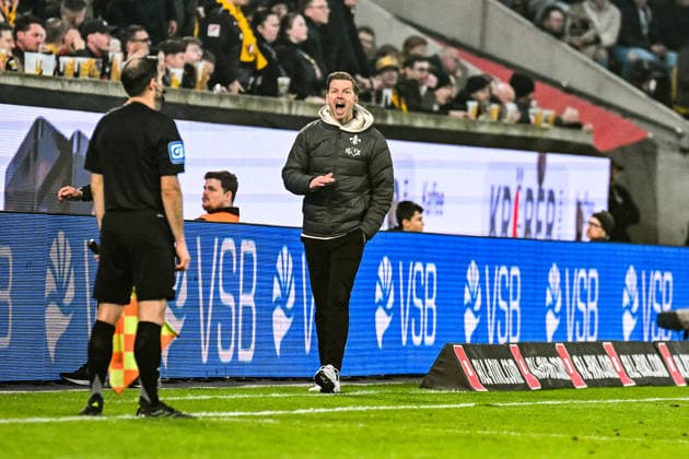 Soccer I Men I Season 2025 2026 I 2 Bundesliga I 24 Matchday I SG Dynamo Dresden SV Darmstadt 98 I 27 02 2026 Florian Kohfeldt Coach, SV Darmstadt 98 freaks out on the sideline Crop, close-up, portrait, portrait, single photo, single image, body Dresden Rudolf Harbig Stadium Lennestr 12 Saxony Germany Copyright: xLobeca InesxHähnelx