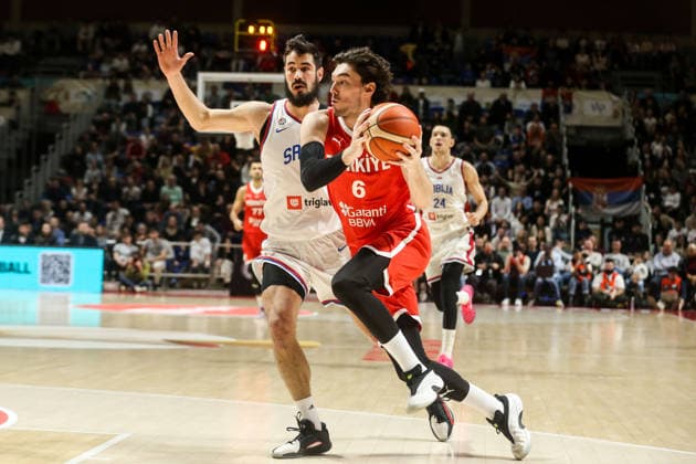 Serbia v Turkiye - 2027 World Cup European Qualifiers BELGRADE, SERBIA - FEBRUARY 27: Cedi Osman of Turkiye in action against Nikola Kalinic of Serbia during the 2027 World Cup European Qualifiers Group C third match between Serbia and Turkiye at the Aleksandar Nikolic Sports Hall in Belgrade, Serbia, on February 27, 2026. Filip Stevanovic Anadolu Belgrade Serbia. Editorial use only. Please get in touch for any other usage.  Copyright: x2026xAnadoluxFilipxStevanovicx