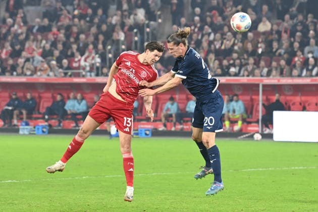 Cedric ITTEN D header goal for 1 0 against Noah LOOSLI BO header duel, action, duel, football 2 Bundesliga, 24 matchday, Fortuna Duesseldorf D VfL Bochum on 27 02 2026 at Merkur Spiel Arena Duesseldorf Germany DFL regulations prohibit any use of photographs as image sequences and or quasi video ÃÂ