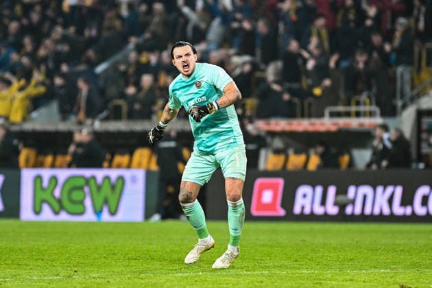 Soccer I Men I Season 2025 2026 I 2 Bundesliga I 24 Matchday I SG Dynamo Dresden SV Darmstadt 98 I 27 02 2026 Goal celebration Tim Stanislaw Schreiber 1, SG Dynamo Dresden after the goal to 3 0 Crop, close-up, portrait, portrait, single photo, single image, body Dresden Rudolf Harbig Stadium Lennestr 12 Saxony Germany Copyright: xLobeca InesxHähnelx