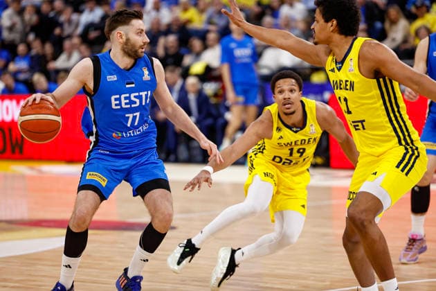 STOCKHOLM, SWEDEN 20260227 Estonia s Kristian Kullamäe against Sweden s Melwin Pantzar and Kenny Pohto during the FIBA World European Cup Qualifier game between Sweden and Estonia, first round group H, at Avicii Arena in Stockholm, Sweden February 27, 2026 STOCKHOLM SWEDEN x1081x  Copyright: xFredrikxPerssonx TTx BASKETBALL WORLD CUP QUALIFIER SWEDEN-ESTONIA