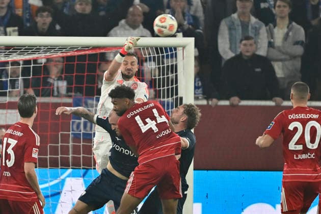 Florian Kastenmeier Duesseldorf 33 saves goal chance Bochum 27 02 2026 ¢ Soccer ¢ Fortuna Duesseldorf vs VfL Bochum, Merkur Spiel Arena, Duesseldorf, DFB DFL REGULATIONS PROHIBIT ANY USE OF PHOTOGRAPHS AS IMAGE SEQUENCES AND OR QUASI VIDE Copyright: xpepphotox xSaschaxWeizx pep00321, pep_20260227_hm_292705