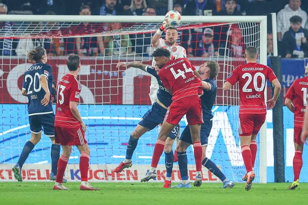 27 02 2026, Football, Fortuna Düsseldorf VfL Bochum, 2 Fußball Bundesliga, Merkur Spiel Arena, Saison 2025 2026 Goalkeeper Florian Kastenmeier Fortuna Düsseldorf 33 defends the goal together with Cedric Itten Fortuna Düsseldorf 13 Elias Aboulguie Egouli Fortuna Düsseldorf 44 Marin Ljubicic Fortuna Düsseldorf 20 DFB regulations prohibit any use of photographs as image sequences and or quasi video Nordrhein Westfalen Germany