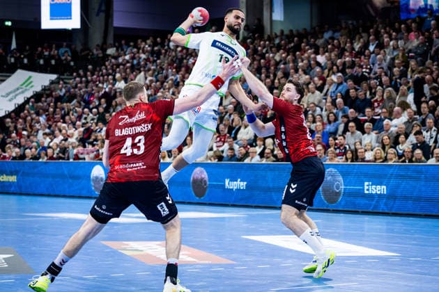 DAIKIN HBL SG Flensburg Handewitt vs HSG Wetzlar 27 02 26 Blaz Blagotinsek Nr 43, SG Flensburg Handewitt , Philipp Ahouansou Nr 19, HSG Wetzlar , Johannes Golla Nr 04, SG Flensburg Handewitt DAIKIN HBL SG Flensburg Handewitt vs HSG Wetzlar, GP JOULE Arena on 27 02 26 Copyright: xBEAUTIFULxSPORTS MarioxM.xKobergx