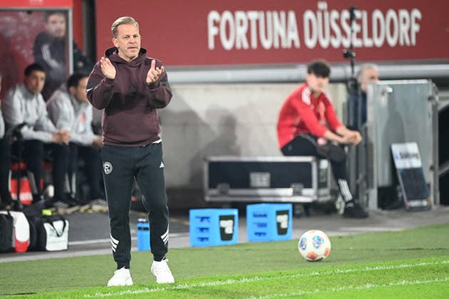 Coach Markus ANFANG D watches the match, gives instructions, Soccer 2 Bundesliga, 24 Matchday, Fortuna Duesseldorf D VfL Bochum 2 1 on 27 02 2026 at Merkur Spiel Arena Duesseldorf Germany DFL regulations prohibit any use of photographs as image sequences and or quasi video ÃÂ