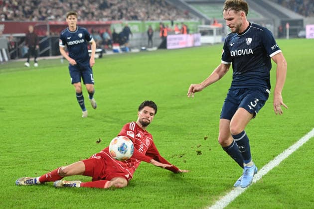 Anouar EL AZZOUZI D vs Phiilipp STROMPF BO action, duel, Soccer 2 Bundesliga, Matchday 24, Fortuna Duesseldorf D VfL Bochum 2 1 on 27 02 2026 at Merkur Spiel Arena Duesseldorf Germany DFL regulations prohibit any use of photographs as image sequences and or quasi video ÃÂ