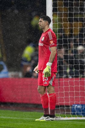 27th February 2026; Molineux Stadium, Wolverhampton, West Midlands, England; Premier League Football, Wolverhampton Wanderers versus Aston Villa; Emiliano Martinez of Aston Villa  GodfreyxPitt Content restricted for UK based newspaper