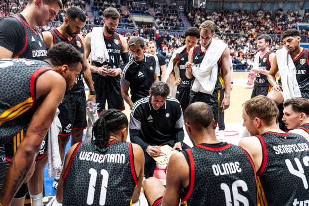 GER, FIBA Basketball World Cup 2027, European Qualifiers, Croatia Germany 27 02 2026, Drazen Petrovic Basketball Center, Zagreb, GER, FIBA Basketball World Cup 2027, European Qualifiers, Croatia Germany Ãlex Mumbru Coach, Germany talks to his players  Photo Alexander Trienitz Zagreb Drazen Petrovic Basketball Center Zagreb Croatia