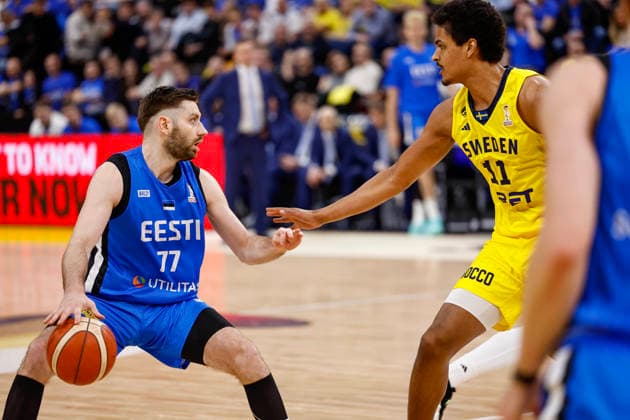 STOCKHOLM, SWEDEN 20260227 Estonia s Kristian Kullamäe and Sweden s Kenny Pohto during the FIBA World European Cup Qualifier game between Sweden and Estonia, first round group H, at Avicii Arena in Stockholm, Sweden February 27, 2026 STOCKHOLM SWEDEN x1081x  Copyright: xFredrikxPerssonx TTx BASKETBALL WORLD CUP QUALIFIER SWEDEN-ESTONIA