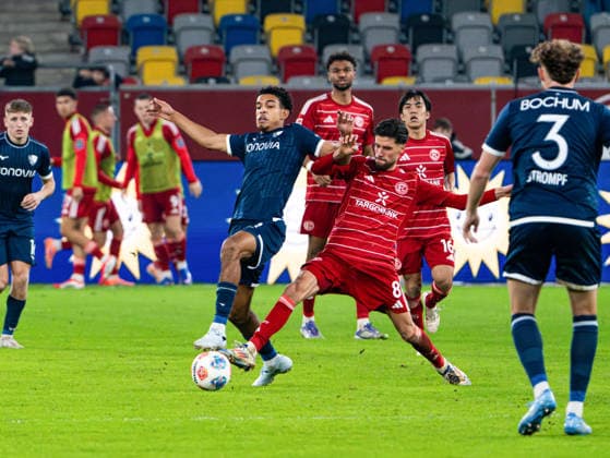 Francis Onyeka VfL Bochum 1848, 21 in duel against Anouar El Azzouzi Fortuna Duesseldorf, 08 Fortuna Duesseldorf vs VfL Bochum 1848, Soccer, 2 Bundesliga, Matchday 24, Season 2025 2026, 27 02 2026 DFL REGULATES PROHIBIT ANY USE OF PHOTOGRAPHS AS IMAGE SEQUENCES AND OR QUASI VIDEO, Fortuna Duesseldorf vs VfL Bochum 1848, Football, 2 Bundesliga, Matchday 24, Season 2025 2026, 27 02 2026 Duesseldorf Copyright: xEibner-Pressefoto DamianxKruczynx EP_DKI