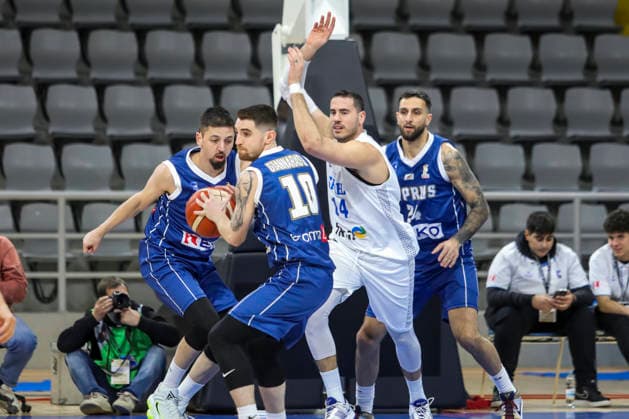 FIBA World Cup Qualifiers : Israel vs Cyprus IOANNIS GIANNARAS of Cyprus takes a rebound in front of OZ BLAYZER of Israel. Israel plays against Cyprus for the FIBA World Cup 2027 Qualifiers at Spyros Kyprianou Arena, Limassol, Cyprus, on Feb. 27, 2026. Limassol Cyprus Copyright: xKOSTASxPIKOULASx
