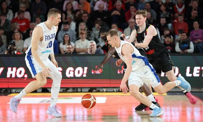 Finland s Sasu Salin and Belgium s Siebe Ledegen fight for the ball during a basketball match between Belgian national team, Nationalteam Belgian Lions and Finland, Friday 27 February 2026 in Charleroi, qualifier 3 6 for the men s 2027 FIBA World Championships. VIRGINIExLEFOUR  x165768969x