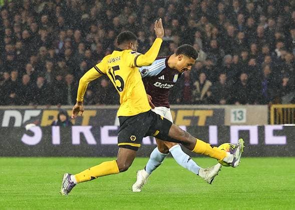 Yerson Mosquera of Wolverhampton Wanderers stops Ollie Watkins of Aston Villa from scoring Wolverhampton Wanderers v Aston Villa, Premier League, Football, Molineux, Wolverhampton, UK - 27 Feb 2026Wolverhampton Molineux United Kingdom EDITORIAL USE ONLY No use with unauthorised audio, video, data, fixture lists, club league logos or live services. Online in-match use limited to 120 images, no video emulation. No use in betting, games or single club league player publications. Copyright: xMichaelxZemanek Shutterstockx 16701657s