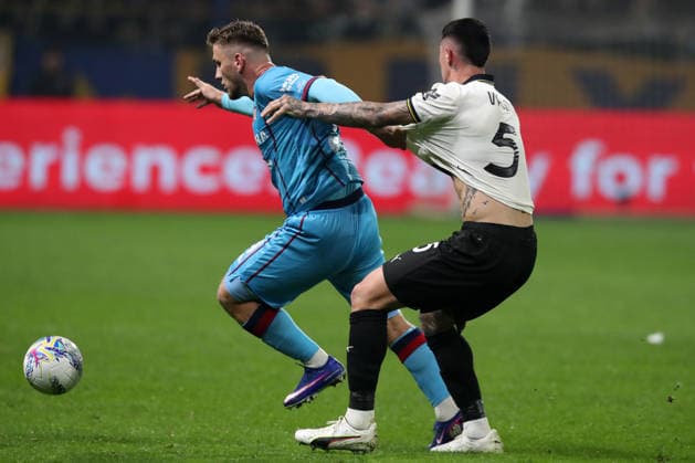 Parma™s Lautaro Valenti fight for the ball with Cagliari™s Semin Kilicsoy during the Serie A soccer match between Parma and Cagliari at the Ennio Tardini Stadium in Parma - Friday, Febryary 27, 2026. - Soccer .  Copyright: xGiannixSantandrea LaPressex
