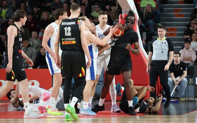 Belgium s Archange Izaw Bolavie fights for the ball during a basketball match between Belgian national team, Nationalteam Belgian Lions and Finland, Friday 27 February 2026 in Charleroi, qualifier 3 6 for the men s 2027 FIBA World Championships. VIRGINIExLEFOUR  x165774213x
