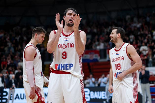 Croatia v Germany: Group E - FIBA World Cup 2026 European Qualifier Dario Saric of Croatia acknowledges the fans during the FIBA Basketball World Cup 2027 Group E European Qualifier between Croatia v Germany at Drazen Petrovic Basketball Center on February 27, 2026 in Zagreb, Croatia, Croatia.  IgorxKralj PIXSELL