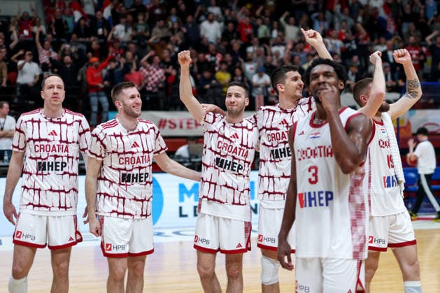 Croatia v Germany: Group E - FIBA World Cup 2026 European Qualifier David Skara, Mateo Dreznjak, Kresimir Radovcic, Toni Nakic and Jaleen Smith of Croatia acknowledges the fans during the FIBA Basketball World Cup 2027 Group E European Qualifier between Croatia v Germany at Drazen Petrovic Basketball Center on February 27, 2026 in Zagreb, Croatia, Croatia.  IgorxKralj PIXSELL