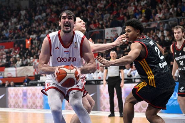 Croatia, Zagreb, 270226. KC Drazen Petrovic. World Cup qualification basketball match, Croatia - Germany. In the photo: Dario Saric, Jack Kayil. Photo: Goran Mehkek CROPIX Zagreb Croatia Copyright: xxGoranxMehkekx hrvatska_njemacka81-270226