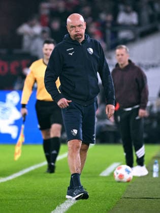 Football, 2 Bundesliga, Germany, Men, Season 2025 2026, 24 Matchday, Merkur Spiel Arena Düsseldorf, Fortuna Düsseldorf VfL Bochum 2 1 Head Coach Uwe Rösler BOC Action, Single Image