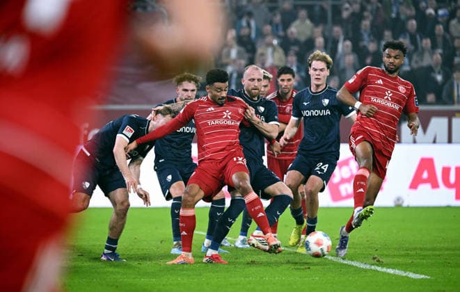Football, 2 Bundesliga, Germany, Men, Season 2025 2026, Matchday 24, Merkur Spiel Arena Düsseldorf, Fortuna Düsseldorf VfL Bochum 2 1 Emmanuel Iyoha F95 , Philipp Hofmann BOC Action