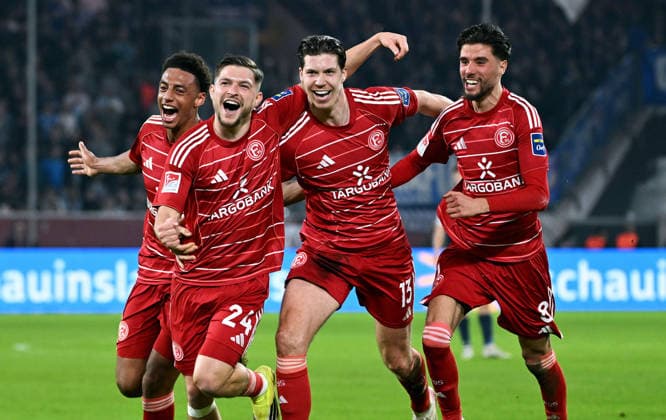 Soccer, 2 Bundesliga, Germany, Men, Season 2025 2026, Matchday 24, Merkur Spiel Arena Düsseldorf, Fortuna Düsseldorf VfL Bochum 2 1 Cheering Florent Muslija F95 after his goal for 2 0, together with Sima Suso F95 , Cedric Itten F95 , Anouar El Azzouzi F95 Cheering, joy, action