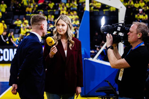 260227 Johanna DahlÃ n of Swedish broadcaster Expressen during the FIBA World Cup Qualifier game between Sweden and Estonia on February 27, 2026 in Stockholm Photo Kenta Jönsson BILDBYRAN COP 210 KJ0314 basketball vm kval kval fiba world cup qualifiers sverige estland sweden estonia bbeng  Copyright: KENTAxJÖNSSON BB260227KJ117