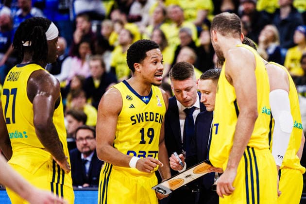 260227 Melwin Pantzar, assistant coach Joakim Källman and head coach Mikko Riipinen of Sweden during the FIBA World Cup Qualifier game between Sweden and Estonia on February 27, 2026 in Stockholm Photo Kenta Jönsson BILDBYRAN COP 210 KJ0314 basketball vm kval kval fiba world cup qualifiers sverige estland sweden estonia bbeng  Copyright: KENTAxJÖNSSON BB260227KJ119