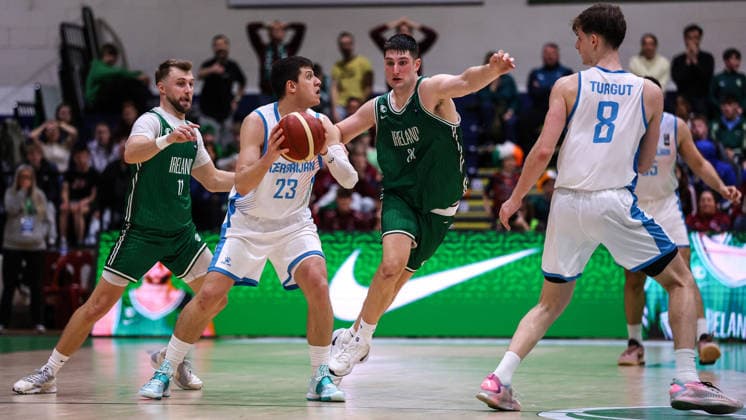 REPRO FREE *PRESS RELEASE NO REPRODUCTION FEE* EDITORIAL USE ONLY FIBA EuroBasket 2029 Pre-Qualifier, National Basketball Arena, Dublin 27 2 2026 Ireland vs Azerbaijan Azerbaijan s Kamran Mammadov with Ireland s Sean Flood and Matt Zona Kamran Mammadov with Sean Flood and Matt Zona 27 2 2026  Copyright: x INPHO BenxBradyx BB3_1677