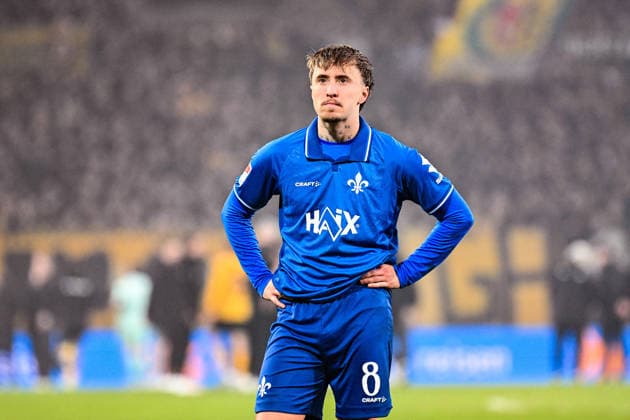 Soccer I Men I Season 2025 2026 I 2 Bundesliga I 24 Matchday I SG Dynamo Dresden SV Darmstadt 98 I 27 02 2026 Luca Marseiler 8, SV Darmstadt 98 stands disappointed on the pitch after the final whistle Crop, close-up, portrait, portrait, single photo, single image, body Dresden Rudolf Harbig Stadium Lennestr 12 Saxony Germany Copyright: xLobeca InesxHähnelx