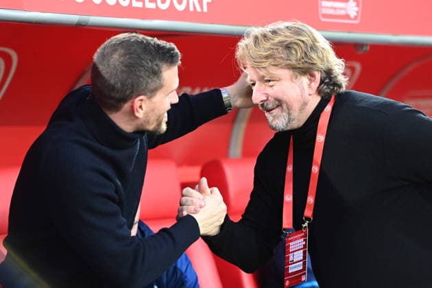 Sven MISLINTAT, Sportvorstand Fortuna Duesseldorf rechts, begruesst Simon ZOLLER, Fussball 2. Bundesliga, 24. Spieltag, Fortuna Duesseldorf (D) - VfL Bochum 2-1 am 27.02.2026 in der Merkur Spiel Arena Duesseldorf Deutschland. DFL regulations prohibit any use of photographs as image sequences and or quasi-video Ã‚Â *** Sven MISLINTAT, Chief Sports Officer Fortuna Duesseldorf right, welcomes Simon ZOLLER, Soccer 2 Bundesliga, 24 Matchday, Fortuna Duesseldorf D VfL Bochum 2 1 on 27 02 2026 at Merkur Spiel Arena Duesseldorf Germany DFL regulations prohibit any use of photographs as image sequences and or quasi video ÃÂ