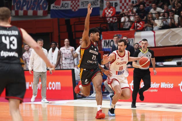 Zagreb, Croatia, 27.2.2026. FIBA Baskeball World Cup, European Qualifiers, First Round Group E, Drazen Petrovic Basketball Center, Croatia (CRO). Croatia vs Germany (93 - 88) Roko BADZIM (18) vs Kostja MUSHIDI (29) 