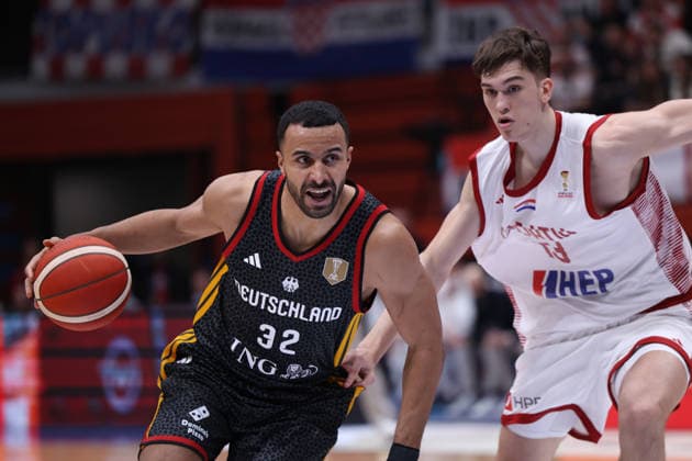 Zagreb, Croatia, 27.2.2026. FIBA Baskeball World Cup, European Qualifiers, First Round Group E, Drazen Petrovic Basketball Center, Croatia (CRO). Croatia vs Germany (93 - 88) Johannes THIEMANN (32) vs Michael RUZIC (13) 
