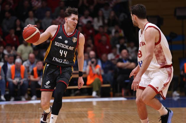Zagreb, Croatia, 27.2.2026. FIBA Baskeball World Cup, European Qualifiers, First Round Group E, Drazen Petrovic Basketball Center, Croatia (CRO). Croatia vs Germany (93 - 88) David KRAMER (44) vs Mario HEZONJA (9) 
