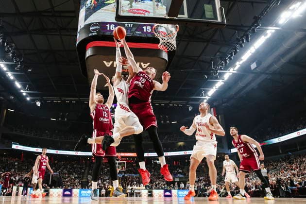Ryga 27.02.2026 KOSZYKOWKA KOSZKADRA REPREZENTACJA POLSKI MECZ LOTWA - POLSKA ELIMINACJE MISTRZOSTW SWIATA 2027 - - - MEN BASKETBALL POLISH national team, Nationalteam WORLD CUP SERIES QUALIFIERS GAME LATVIA - POLAND NZ Arturs Strautins , Mateusz Ponitka , blok block , Klavs Cavars , Mikolaj Witlinski , FOT. WOJCIECH FIGURSKI 058SPORT.PL NEWSPIX.PL --- newspix.pl  FOT. WOJCIECH FIGURSKI 058SPORT.PL