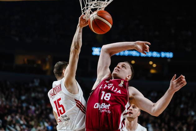 Ryga 27.02.2026 KOSZYKOWKA KOSZKADRA REPREZENTACJA POLSKI MECZ LOTWA - POLSKA ELIMINACJE MISTRZOSTW SWIATA 2027 - - - MEN BASKETBALL POLISH national team, Nationalteam WORLD CUP SERIES QUALIFIERS GAME LATVIA - POLAND NZ Kamil Laczynski , Klavs Cavars , FOT. WOJCIECH FIGURSKI 058SPORT.PL NEWSPIX.PL --- newspix.pl  FOT. WOJCIECH FIGURSKI 058SPORT.PL