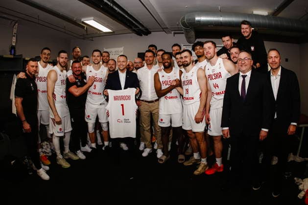 Ryga 27.02.2026 KOSZYKOWKA KOSZKADRA REPREZENTACJA POLSKI MECZ LOTWA - POLSKA ELIMINACJE MISTRZOSTW SWIATA 2027 - - - MEN BASKETBALL POLISH national team, Nationalteam WORLD CUP SERIES QUALIFIERS GAME LATVIA - POLAND NZ prezydent president RP Karol Nawrocki , koszykarze players , Mateusz Ponitka , trener coach Igor Milicic , fizjoterapeuta Marcin Lubik , Tomasz Gielo , Michal Sokolowski , trener coach Dominik Narojczyk , Jaroslaw Zyskowski , Mateusz Ponitka , Kamil Laczynski , Jakub Garbacz , lekarz drużyny michal harasymczuk , trener coach Artur Gronek , trener coach Marcin Wozniak , Dominik Olejniczak , trener coach Igor Milicic , Jordan Loyd , Przemyslaw Zolnierewicz , trener coach Andrzej Urban , Andrzej Pluta , Jakub Urbaniak , Mikolaj Witlinski , prezes Grzegorz Bachanski , Lukasz koszarek , rzecznik prasowy Michal Falkowski , fizjoterapeuta Mateusz Mruk , dyrektor Michal Ignerski director , dyrektor sportowy kadry Lukasz Koszarek , kierownik druzyny Marcin Krupinski , team photo FOT. WOJCIECH FIGURSKI 058SPORT.PL NEWSPIX.PL --- newspix.pl FOT. WOJCIECH FIGURSKI 058SPORT.PL
