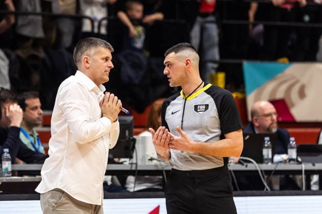 GER, FIBA Basketball World Cup 2027, European Qualifiers, Croatia Germany 27 02 2026, Drazen Petrovic Basketball Center, Zagreb, GER, FIBA Basketball World Cup 2027, European Qualifiers, Croatia Germany Tomislav Mijatovic Head Coach, Croatia discusses with the referee  Photo Alexander Trienitz Zagreb Drazen Petrovic Basketball Center Zagreb Croatia