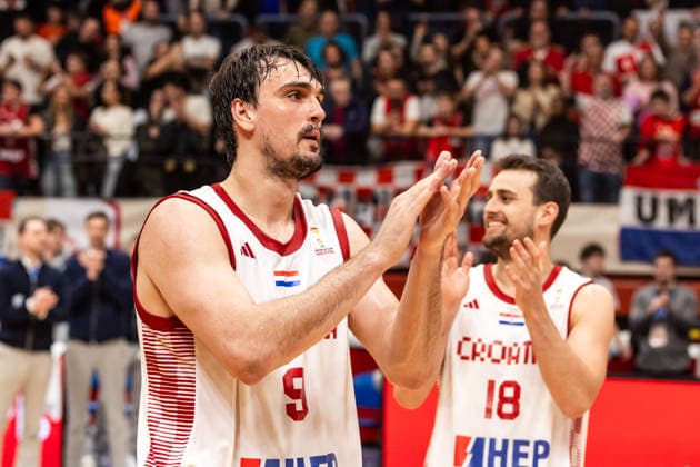 GER, FIBA Basketball World Cup 2027, European Qualifiers, Croatia Germany 27 02 2026, Drazen Petrovic Basketball Center, Zagreb, GER, FIBA Basketball World Cup 2027, European Qualifiers, Croatia Germany Dario Saric Croatia, No9 thanks the fans  Photo Alexander Trienitz Zagreb Drazen Petrovic Basketball Center Zagreb Croatia