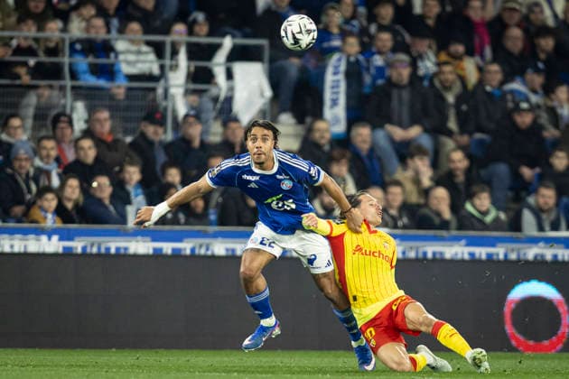 FOOTBALL : Racing Strasbourg vs Lens FC - ligue 1 - Strasbourg - 27 02 26 GuÃ la DouÃ 22 (RCS) et Florian Thauvin 10  Copyright: xelyxandroxcegarrax